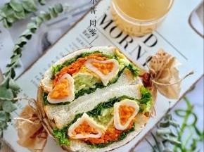 搭配一杯饮料，元气满满的早餐吃起来吧！