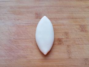 接口朝下压扁。