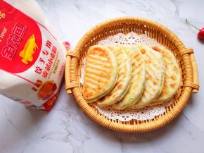 金灿灿的脆皮韭菜盒子。