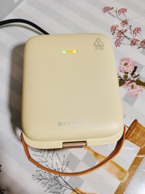 盖上盖子，按压卡扣，卡紧！大约三分钟左右就可以了！