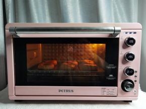 全部煮好后，马上送入预热好的烤箱下层位置，转195度，烤18分钟!