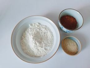 所有食材称重备用。