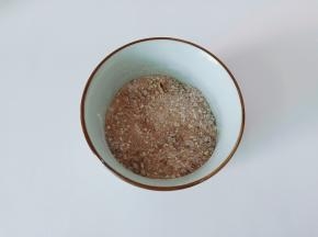 用勺子搅拌均匀即可。