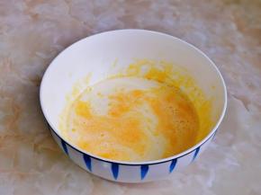 再加入牛奶打至均匀。