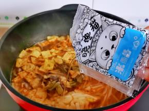 最后加入米醋辣油。