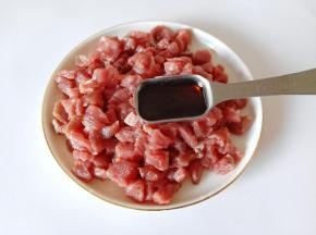 加上生抽一勺。