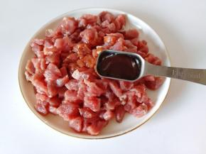 加上蚝油一勺。