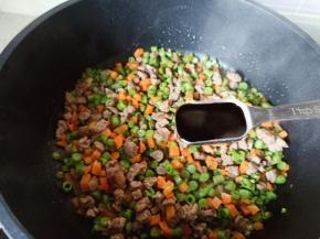 加上生抽一勺。