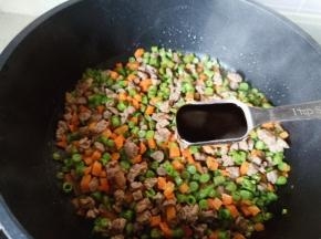 加上生抽一勺。