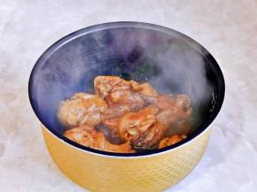 结束后加入盐，焖2分钟即可。