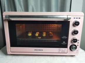 放入提前预热好的烤箱，转150度烤20分钟左右。