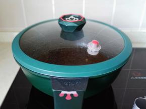 开大火煮开，转中小火炖煮15分钟。