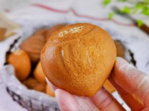 一口气吃三个。