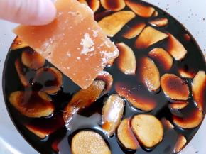 加入黄片糖煮开