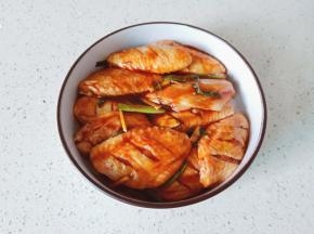 【除蜂蜜以外】戴上手套抓匀腌制2个小时以上。
