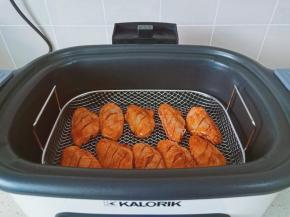 开启烘烤功能200度烤25分钟即可。