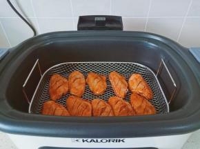 开启烘烤功能200度烤25分钟即可。