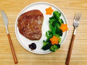 吃的时候，加点黑胡椒酱在傍边