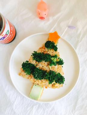 最后加入西兰花和胡萝卜装饰。