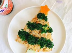 最后加入西兰花和胡萝卜装饰。