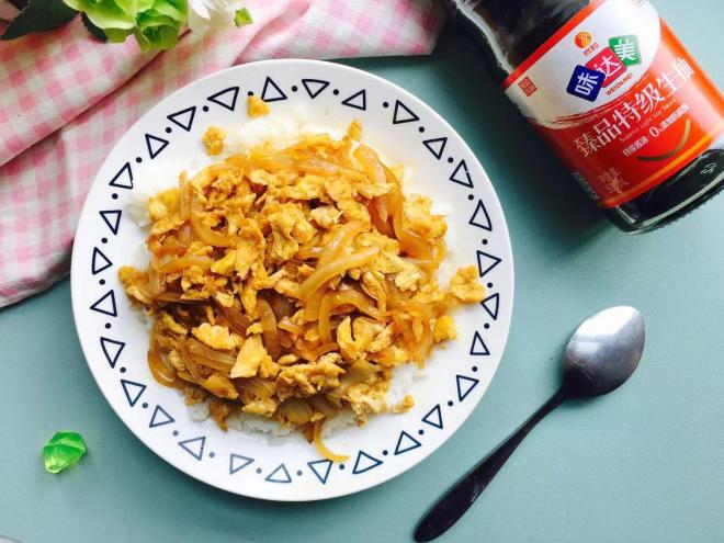 洋葱鸡蛋盖浇饭