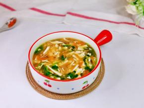 盛出装入汤碗中即可食用。