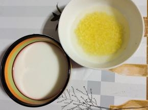 准备适量的生姜水和水淀粉！