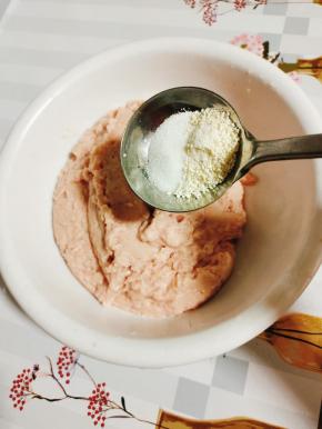 加入1勺盐，1勺鸡精！