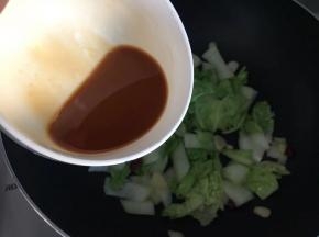 最后倒入料汁，翻炒均匀，即可。