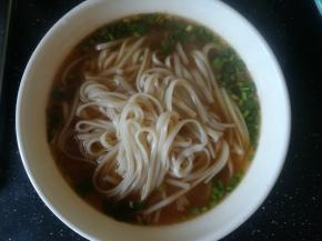 放入煮好的面条。