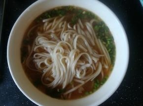 放入煮好的面条。