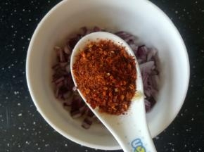 加入辣椒粉
