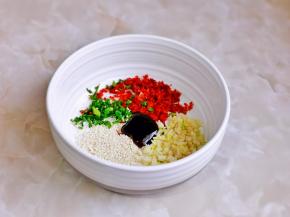 加入一小勺蚝油。