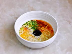 趁热搅拌均匀。