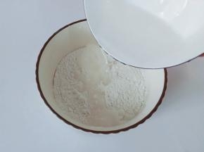 糯米粉加温水。