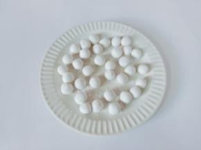 搓成长条切小段，放手心搓成圆形的丸子。