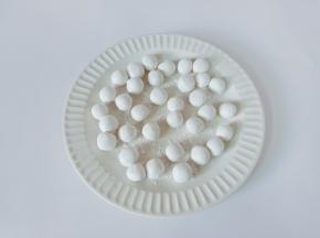 搓成长条切小段，放手心搓成圆形的丸子。