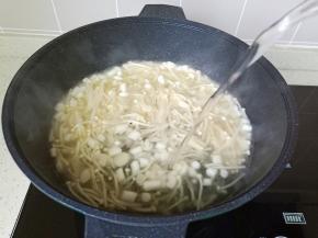 加入适量的开水。