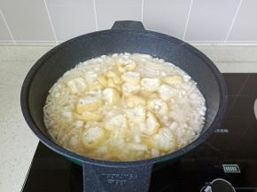 加入油豆腐。