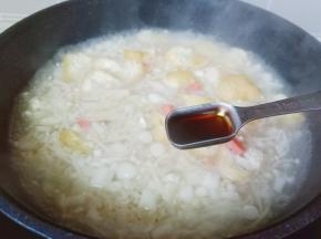 加入生抽，盐与蚝油调味。