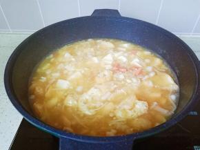 最后放入火腿肠丁煮两分钟即可关火。