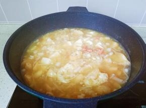 最后放入火腿肠丁煮两分钟即可关火。