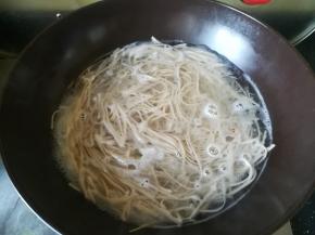 开水锅，煮熟面条