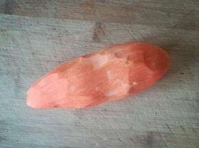 准备一个红薯，削皮