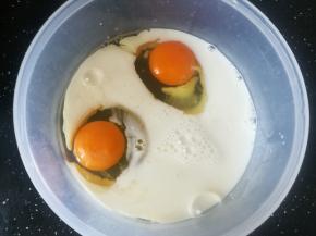 加入牛奶搅拌均匀