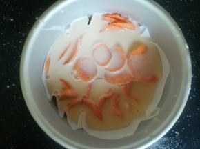 面糊倒入模具中