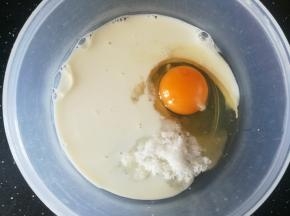 倒入牛奶