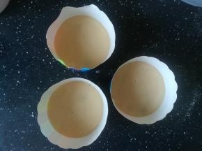 装入纸杯中