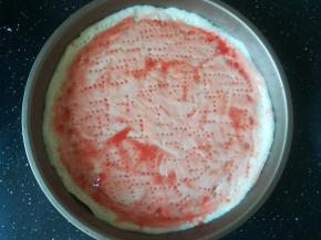 扎一下孔，刷上番茄酱