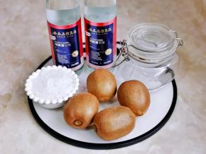 准备食材，密封罐提前消毒擦干。